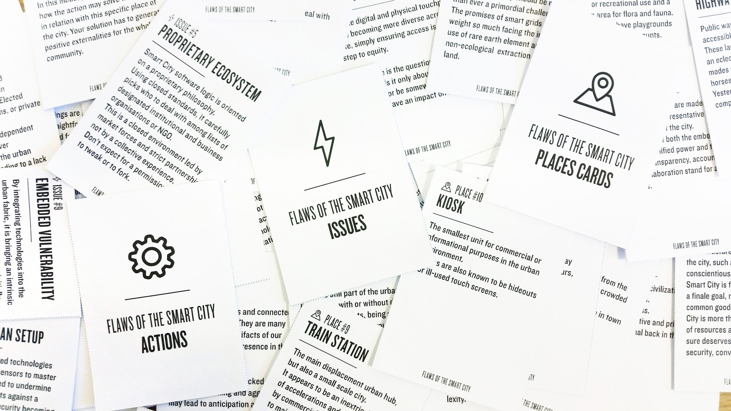 Cartes du jeu "Flaws of the Smart City"